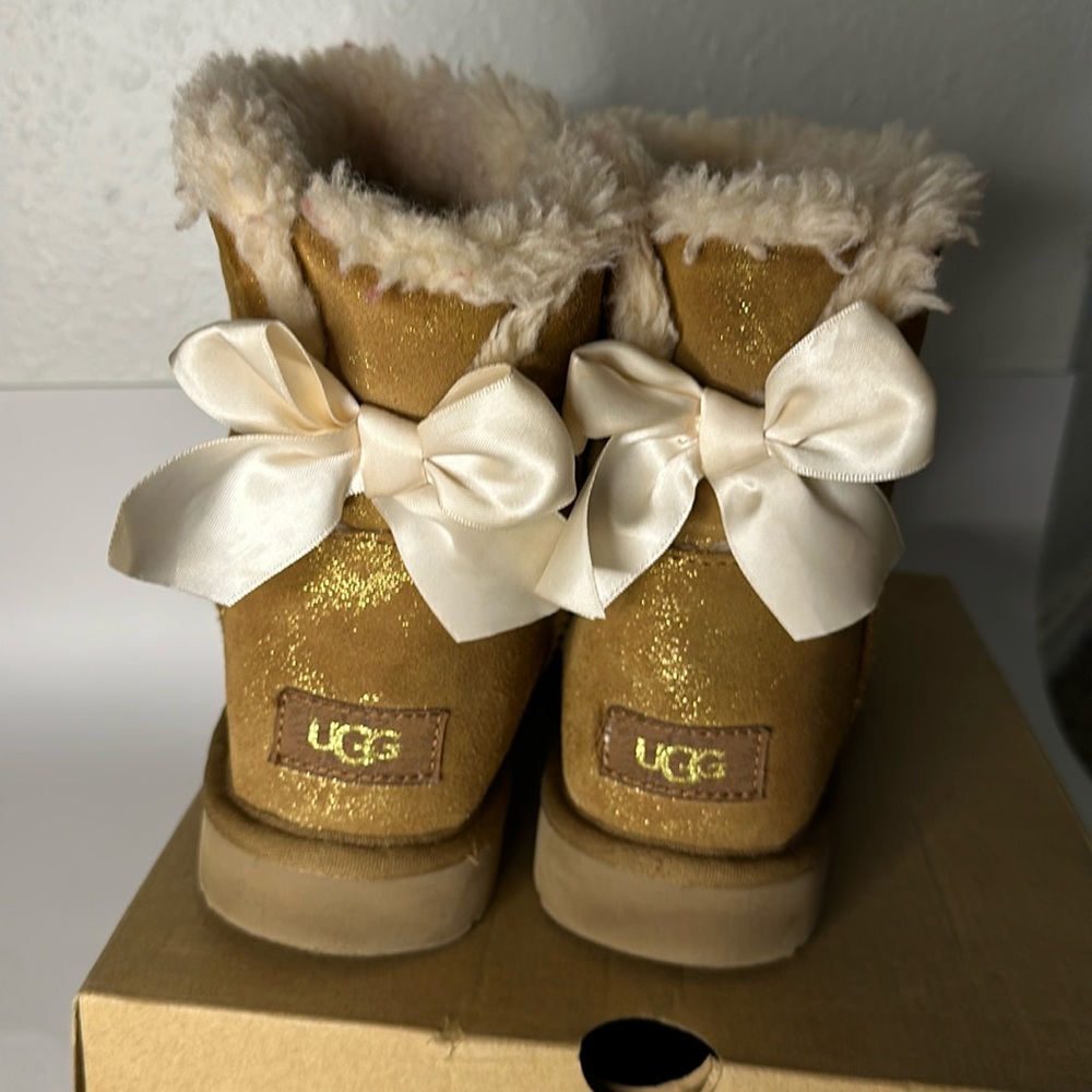 Ugg Bailey Boots with bow detailing